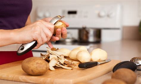 Is It Safe To Use a Knife to Peel Fruits and Vegetables? | Garden Gate ...