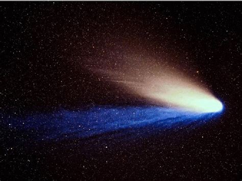 Comet Hale–Bopp (1997) showing two distinct tails—a broad dust tail... | Download Scientific Diagram