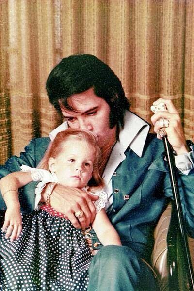 Elvis and Lisa Marie in December 1970 in California. | Elvis presley ...