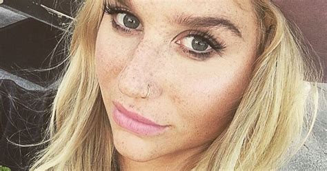 Kesha Wears Glitter Eye and Lip Makeup | Teen Vogue