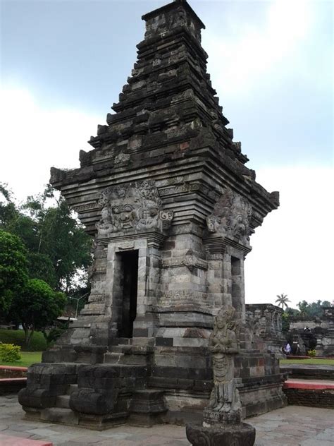 Menyusuri Jejak Kerajaan Kediri di Komplek Candi Penataran, Blitar