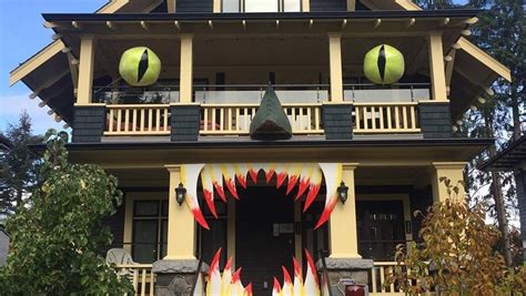 These Halloween Decorated Homes Will Blow You Away!