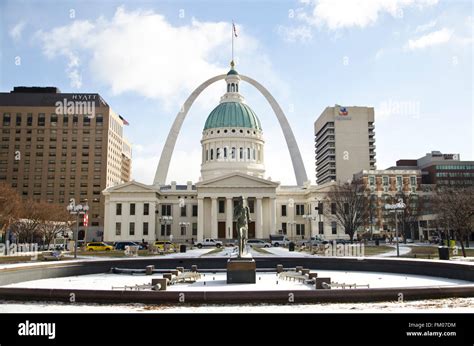 St.Louis gateway arch with the capitol build in foreground Stock Photo ...