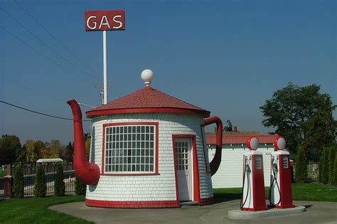 Teapot Dome Gas Station | This unique 1920's gas station was… | Flickr