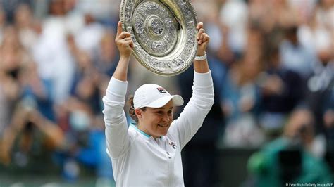 Australian Ashleigh Barty wins 2021 Wimbledon title – DW – 07/10/2021