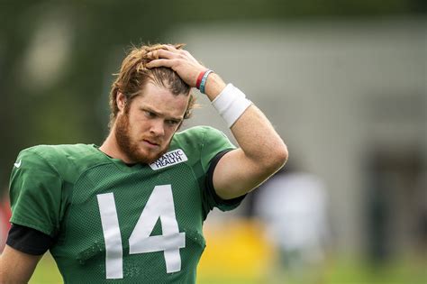 Sam Darnold evolving as Jets leader mired by on-field questions