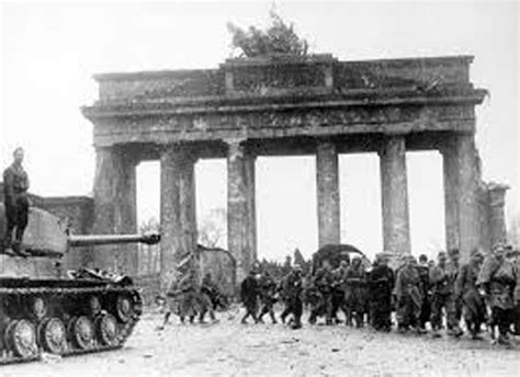 Berlin – Brandenburg Gate | War Traveller