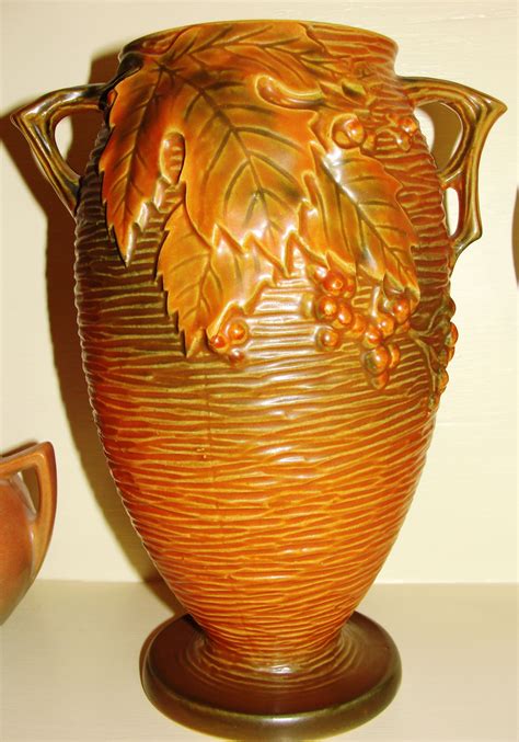 roseville - bushberry, 35-9" | Roseville pottery vintage, Vintage pottery, Pottery