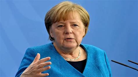 Angela Merkel: Former German Chancellor wins UN refugee agency award