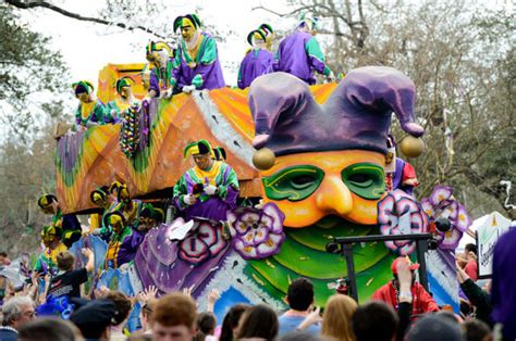 Video: The world view from Tucks Float 7b, top deck, neutral ground side – Via Nola Vie