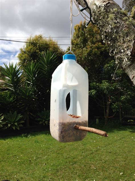 Milk bottle bird feeder | Bird houses ideas diy, Diy bird feeder, Homemade bird feeders