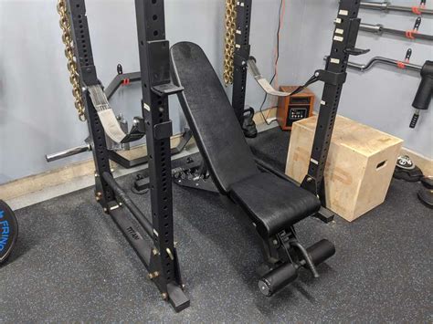 How to buy the best weight bench for your home gym