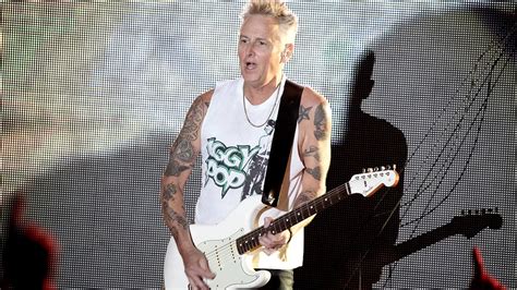 Learn the rhythm and soloing styles of Pearl Jam's Mike McCready | Guitar World