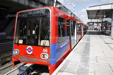 London DLR – Stock Editorial Photo © anizza #13389777