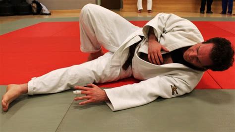 How to fall on ice: lessons from judo