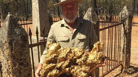 Welcome Stranger: World's largest gold nugget remembered - BBC News