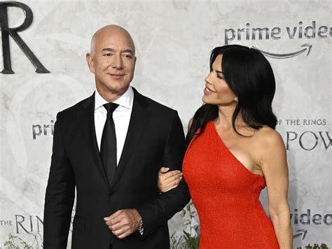 Jeff Bezos fiancée Lauren Sánchez sued by yoga instructor over children ...