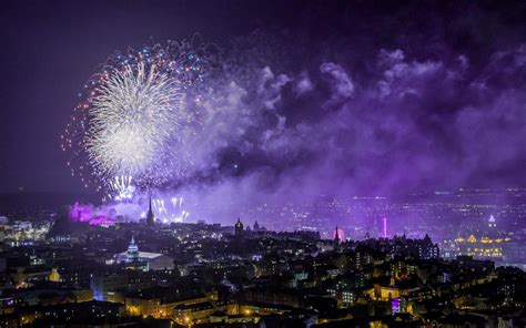 The Edinburgh Hogmanay Fireworks, from Sailsbury Crags : r/Edinburgh