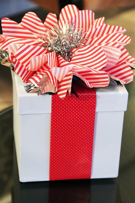 30 Festive Ways To Wrap Your Christmas Gifts