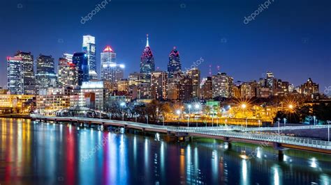 Philadelphia skyline by night — Stock Photo © mandritoiu #99150768