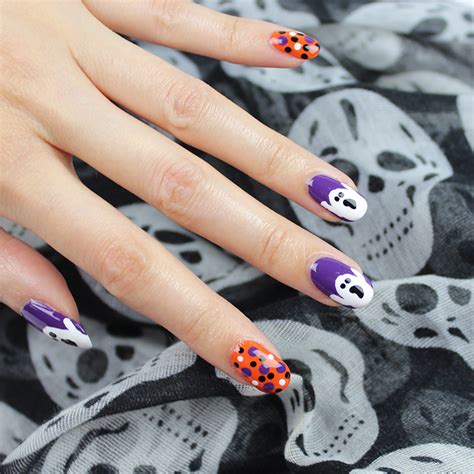 What I Wore on Hallowe’en: Ghost Nail Art | Swatch And Learn