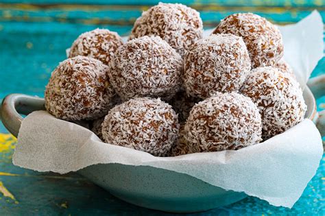 skinnymixer's Raw Spiced Rum Balls Thermomix - Skinnymixers