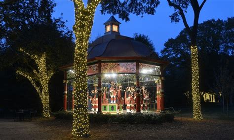 The Dallas Arboretum Has Turned into a Magical Christmas Wonderland ...