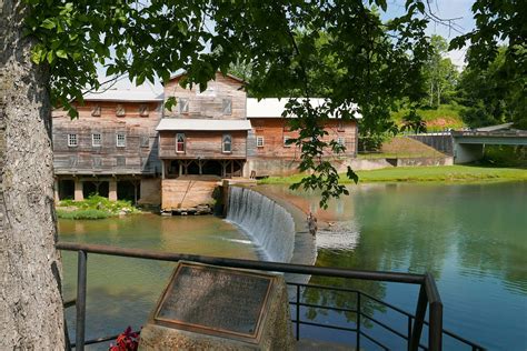 Josh and Joe Travels: Loretta Lynn Ranch and Museum Hurricane Mills ...