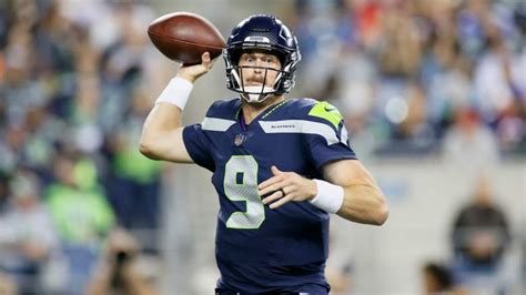 Seahawks Sign Veteran QB Amid Geno Smith Injury Concerns - Heavy.com