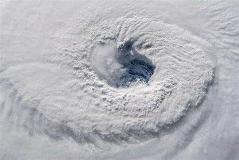 Hurricane Florence's menacing eye churns in satellite imagery: 'Wow, looks totally angry' - SFGate