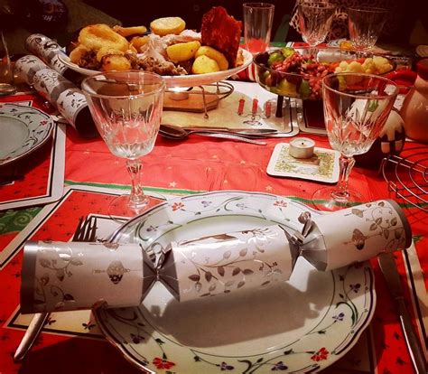 British Christmas Crackers traditions Cosy Christmas, Christmas Morning ...