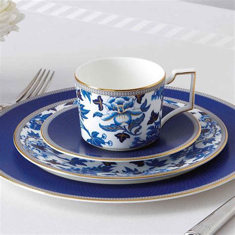 Wedgwood China Hibiscus Fine Bone, 5 Piece Place Setting | Crystal Classics