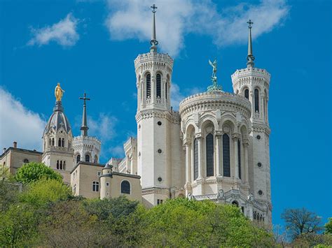 Un lieu, une histoire. Basilique Notre-Dame-de-Fourvière : l’âme de Lyon