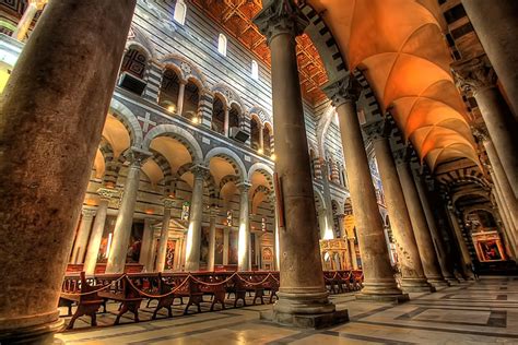 Inside the Cathedral at Pisa | HDR creme