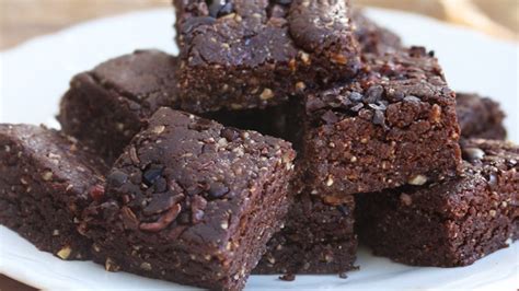 No-Bake Fudge Brownies Recipe | Navitas Organics