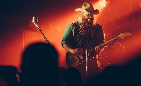 CHRIS STAPLETON TALKS MAKING OF "FIRE AWAY" MUSIC VIDEO [WATCH]