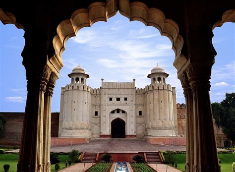 10 Best Places to Visit Lahore With Family - Story.com.pk