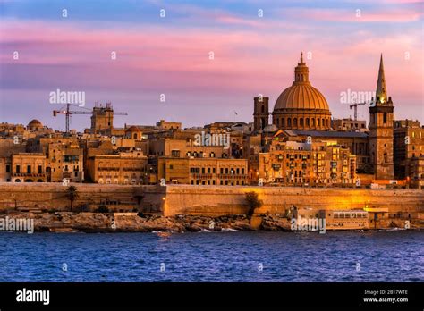 Malta, Valletta, City skyline at sunset and Marsamxett Harbour Stock Photo - Alamy