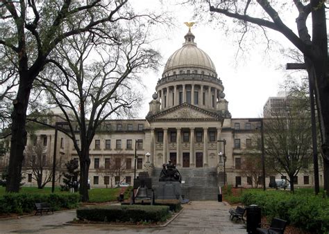 Thom and Dar's Sabbatical Journal: Dec 28 - The Mississippi State Capitol