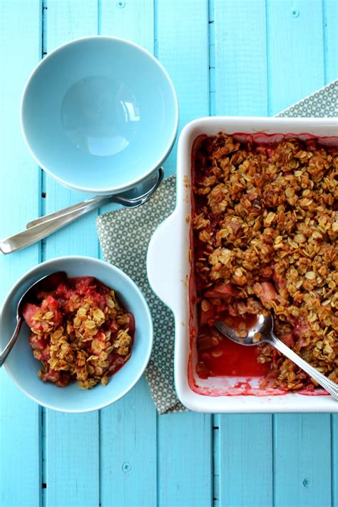 Strawberry Rhubarb Oat Crumble