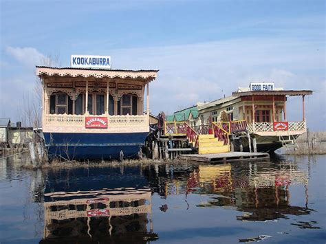 Kashmir Houseboat Tour (8469),Holiday Packages to Srinagar, Gulmarg, Sonamarg, Srinagar, Srinagar