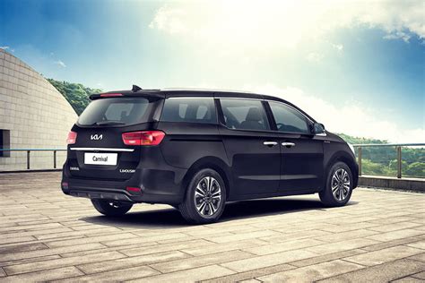 Kia Carnival Price, Images, Reviews & Specs