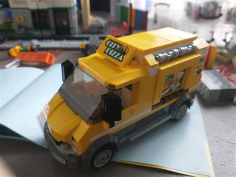 Slightly modified the pizza food truck for my street MOC : r/lego