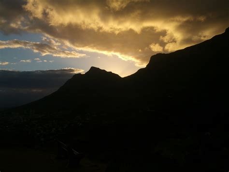 Lions Head sunrise hike | Trailrunner