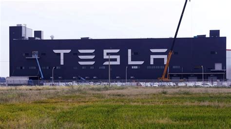 Tesla is preparing to resume production at its Shanghai plant. – Yeslak