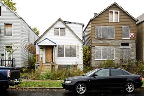 Abandoned homes in Chicago: Revitalize or raze them?