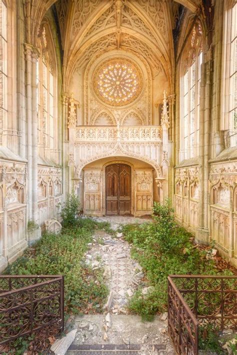 13 Stunning Photos of Abandoned Churches