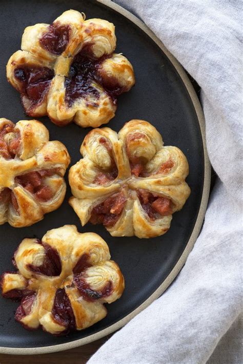 These 3-ingredient puff pastry flowers are ridiculously easy to make, and are sure to impress ...