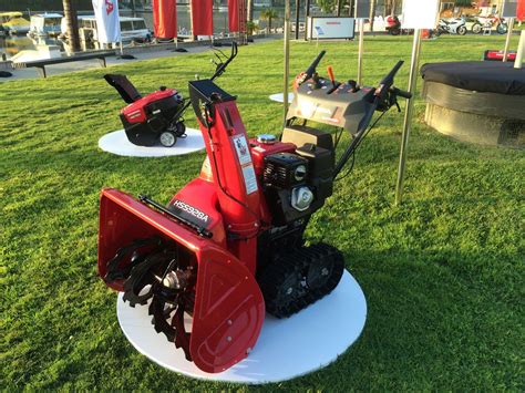 New 2015 Honda 2-Stage Snow Blowers - A First Look - MovingSnow.com