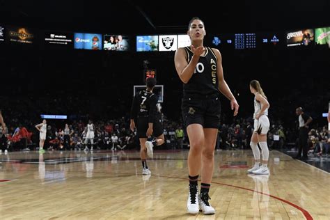 Kelsey Plum Injury Gets Critical Update From Las Vegas Aces Coach - Athlon Sports